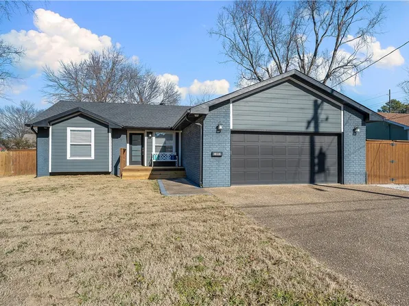1003 NE 2nd St, Bentonville, AR 72712