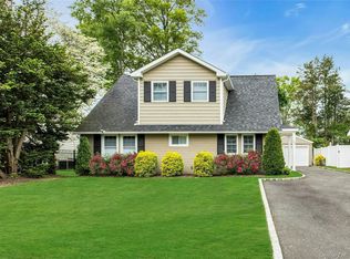 20 Robert Road, Glen Cove, NY 11542