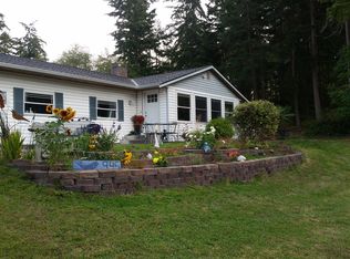 945 E Crescent Harbor Rd, Oak Harbor, WA 98277