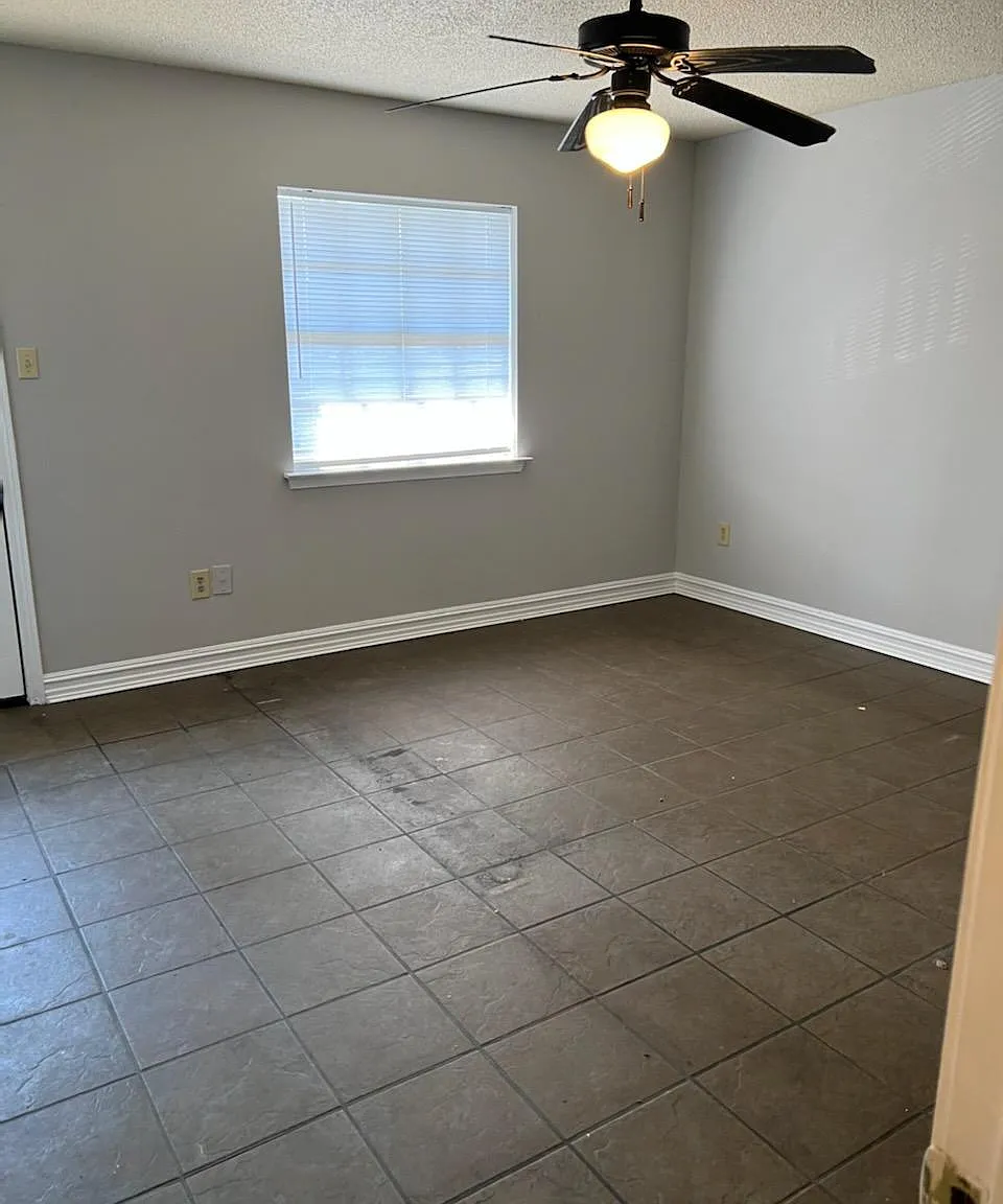2 bed, 1.5 bath, 1250 sqft, $1,250 — Photo 3