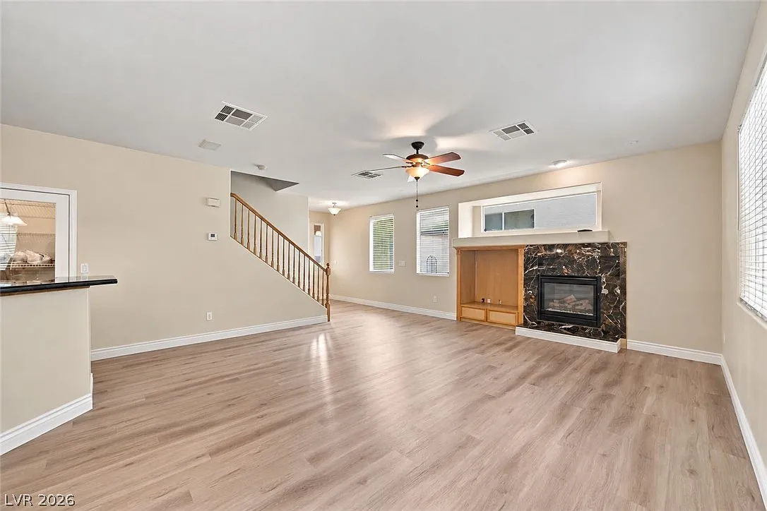 3 bed, 3.5 bath, 2018 sqft, $2,450 — Photo 4