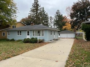 716 W 13th St, Cedar Falls, IA 50613