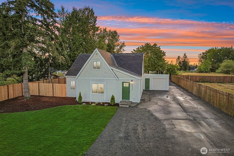3rd image of 10522 22nd Avenue E