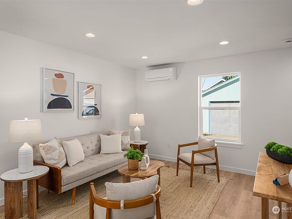 5th image of 10732 Fremont Avenue N