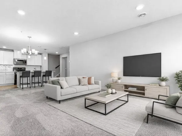 8042 Abercrombie Ln, Woodbury, MN 55129