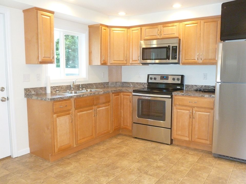 2nd image of 1025 Sherman St