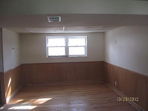 5th image of 7518 W 162nd St