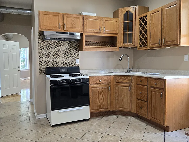 W 40th Pl — Photo 8