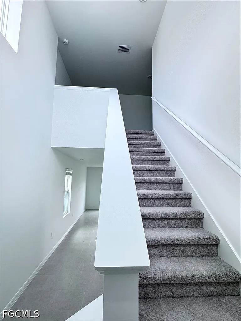 4 bed, 2.5 bath, 1874 sqft, $2,350 — Photo 4