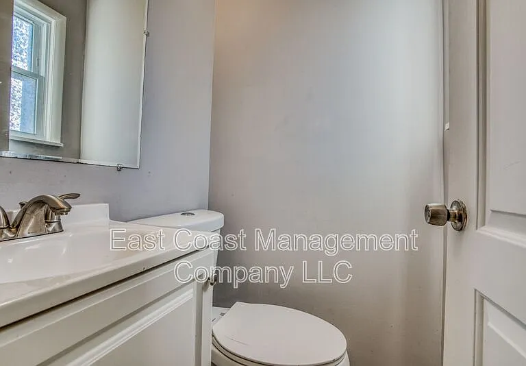 214 Center St — Photo 24