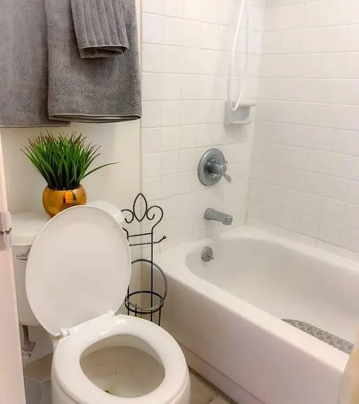 2450 Prince Edward St #704A — Photo 3