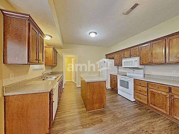 3rd image of 3617 Belvidere Ct