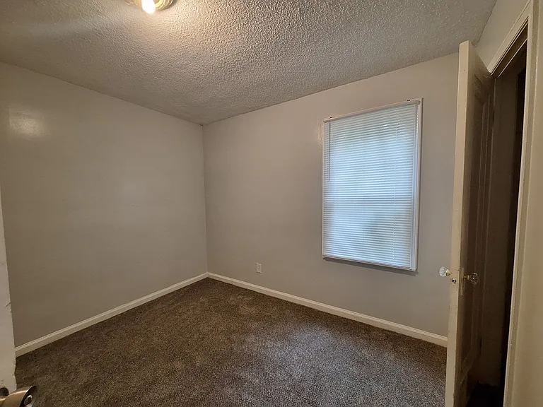 11243 Roxbury St — Photo 12