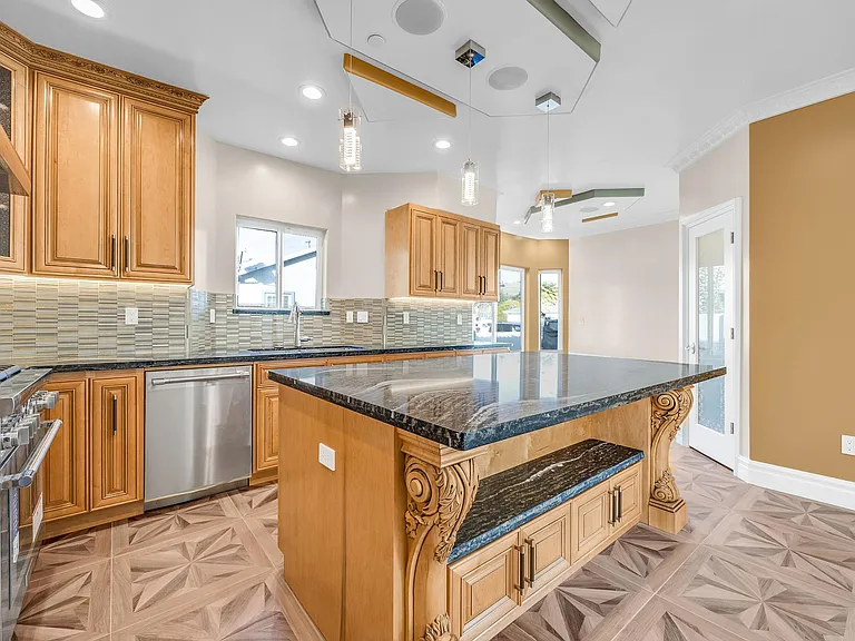 320 Tennyson Rd — Photo 16
