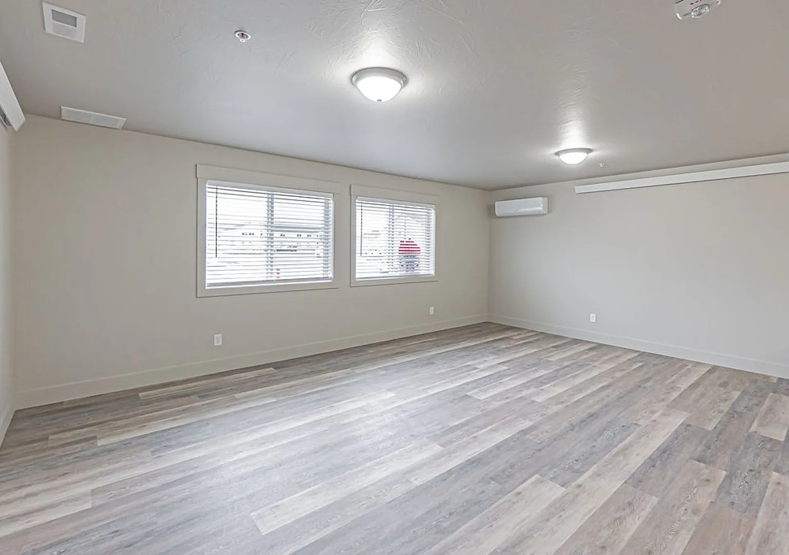 6227 Silver Fox — Photo 2