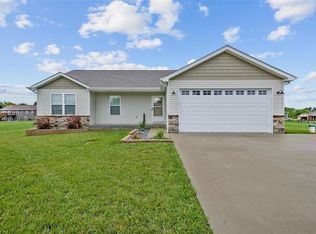 1102 Victoria Ave, Farmington, MO 63640