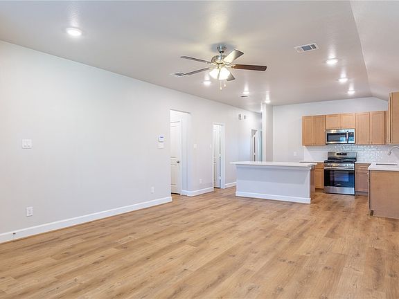 4th image of 801 Roosevelt St