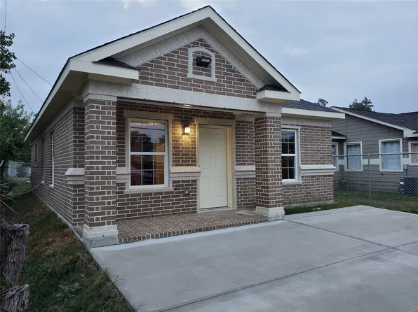 701 Twin Oaks St #A, Houston, TX 77076