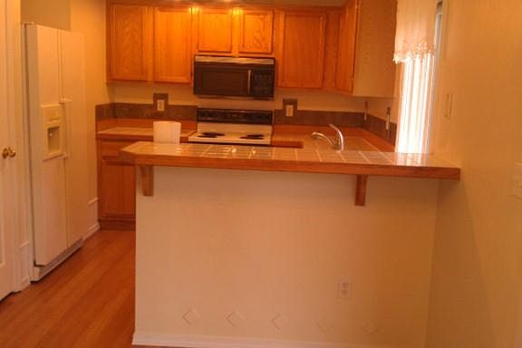 3rd image of 1028 E Grandburg Ct