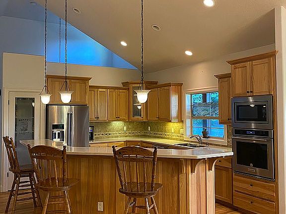 4th image of 49515 SE Cherryville Dr