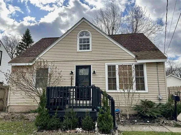 1228 Crescent Dr, Painesville, OH 44077