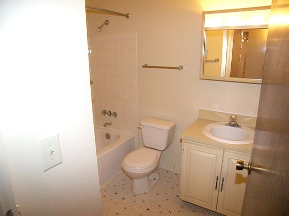 4th image of 16W671 Mockingbird Ln APT 206