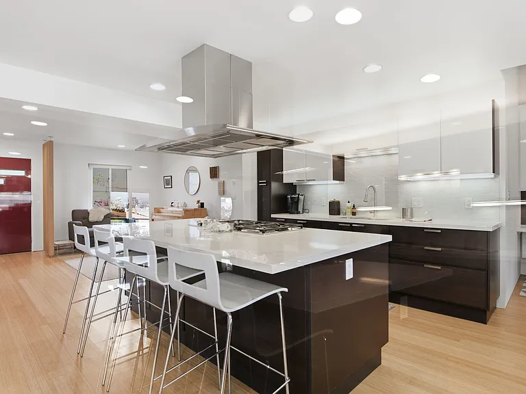 796 Crespi Dr — Photo 14