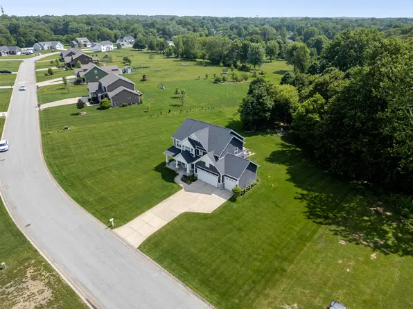 875 Farmview Dr, Valparaiso, IN 46383
