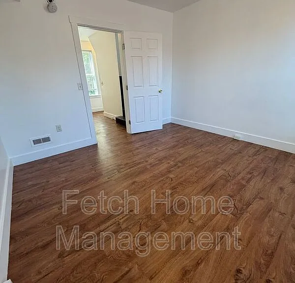 236 W Mifflin St — Photo 8