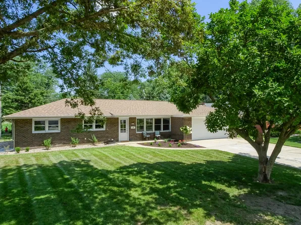 802 Karin Dr, Normal, IL 61761