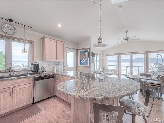 4th image of 3369 Shoreline Dr