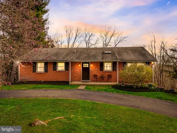 810 Mountain View Ln, Schwenksville, PA 19473