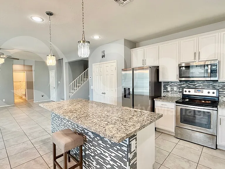 10204 W Lawrence Ln — Photo 12
