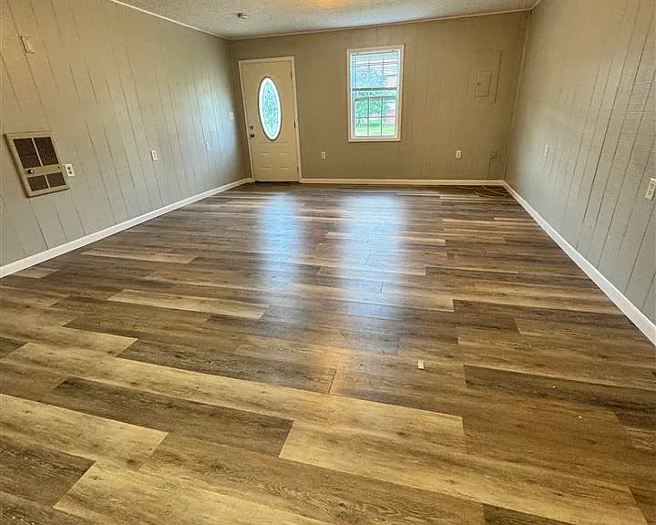 8982 N Dixie Hwy — Photo 3