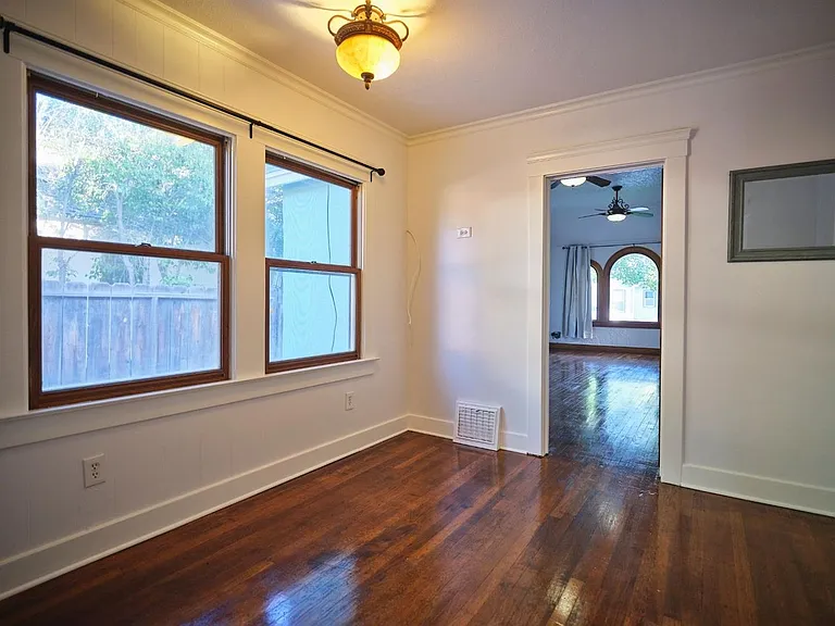 935 E Clinton Ave — Photo 30