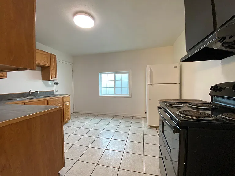 2310 E Madison St — Photo 12