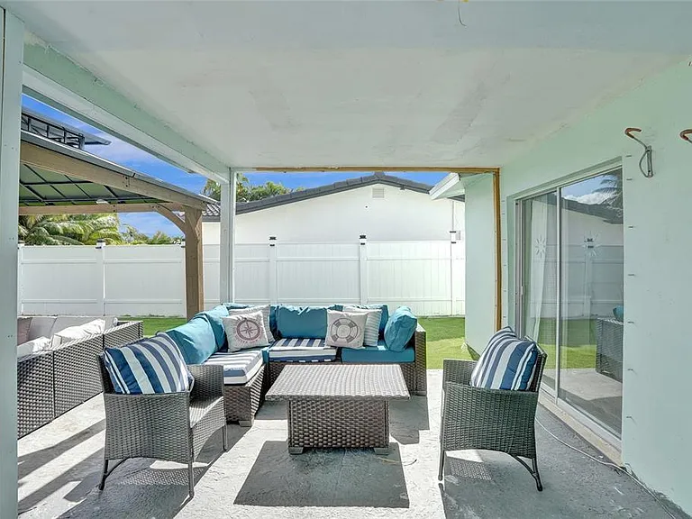 1710 SW 6th Ave — Photo 16