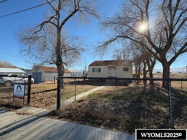 3 155th Ln, Thermopolis, WY 82443