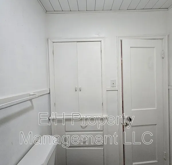 528 S Glendale St — Photo 13