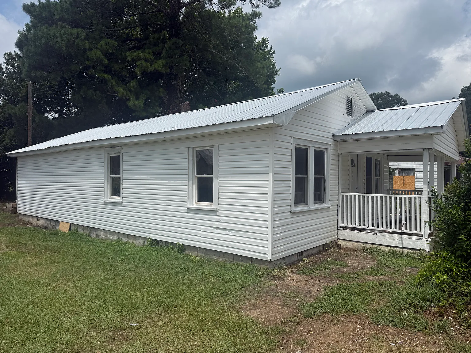 3 bed, 1.5 bath, 1056 sqft, $1,000 — Photo 2