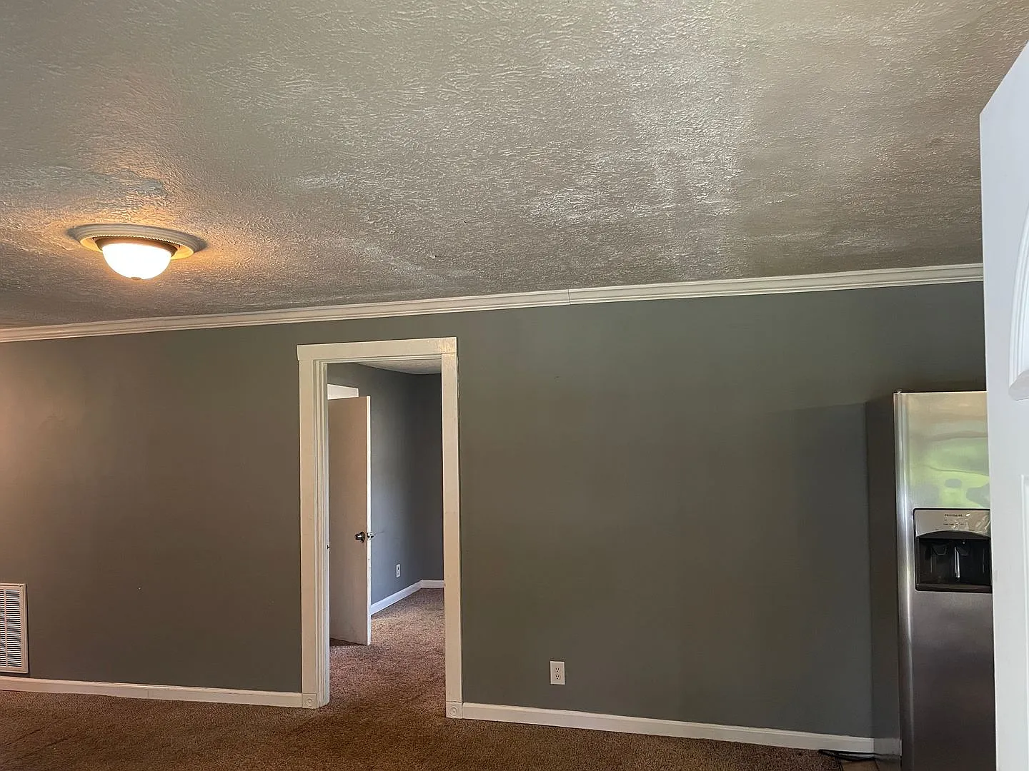 3 Bed, 1 Bath House — Photo 2