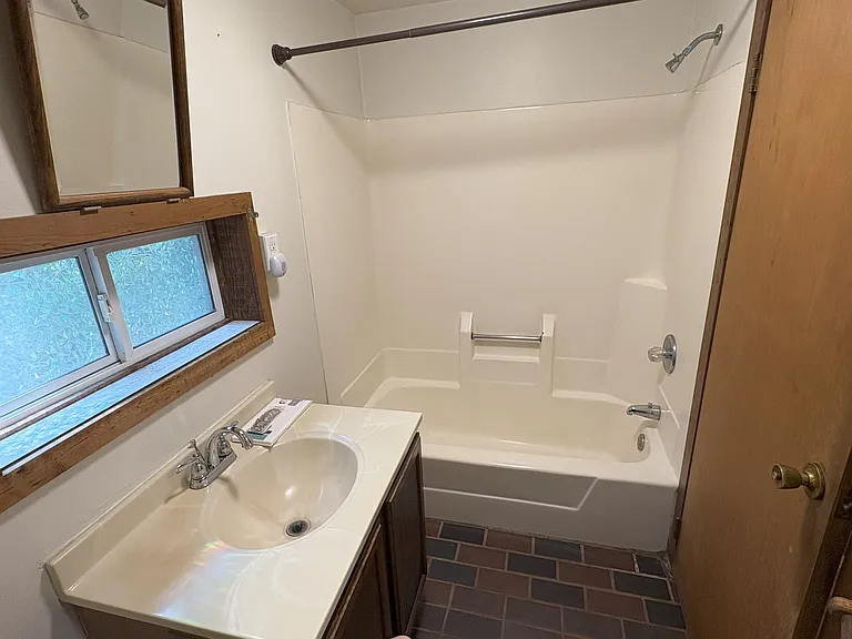 813 River St — Photo 3