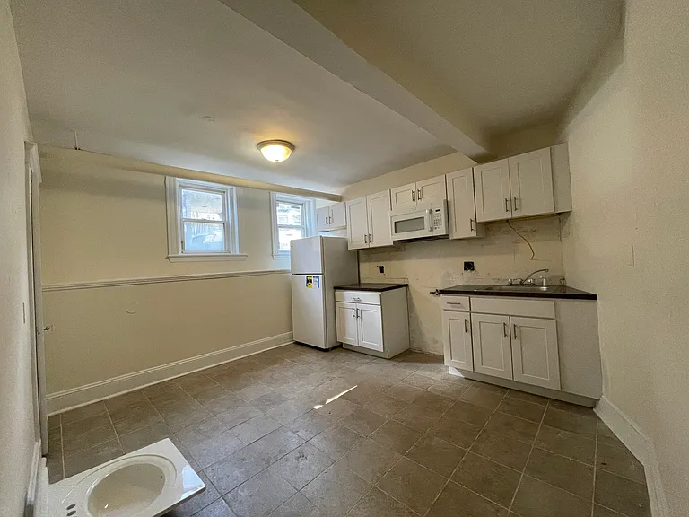 17 Barrows St #B — Photo 2