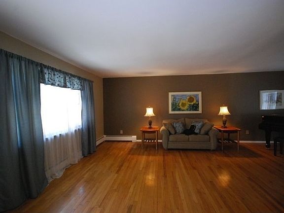 2nd image of 27 Tallahatchie Dr