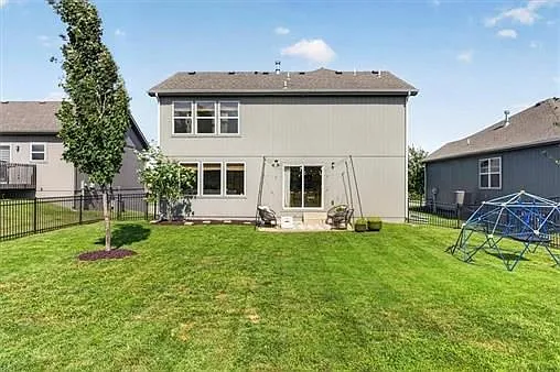 8905 SW 8th St — Photo 35