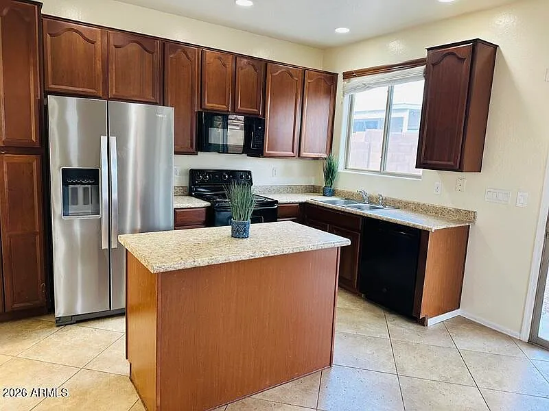 3 bed, 2.5 bath, 1608 sqft, $1,700 — Photo 4