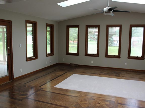 3rd image of 681 Hillview Dr