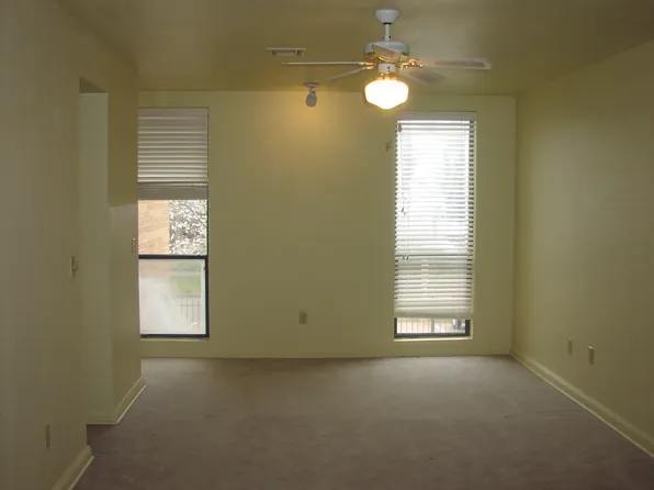 600 NW 4th St APT 220N, Oklahoma City, OK 73102