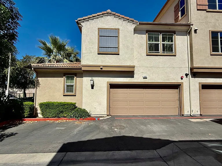 End unit - 2 story