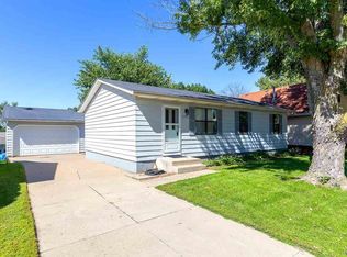6348 Hillandale Rd, Davenport, IA 52806